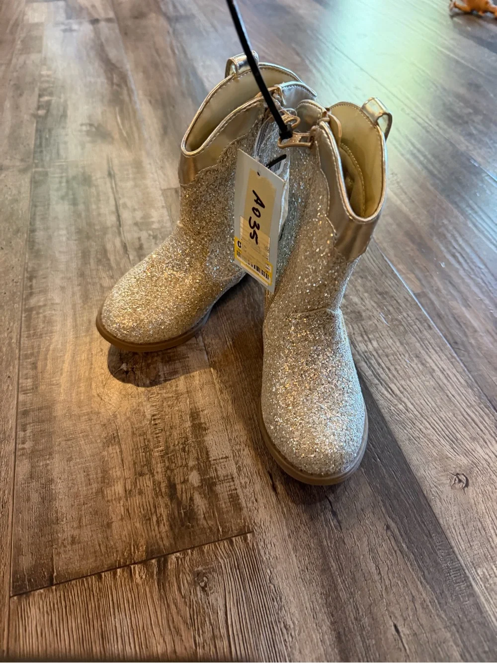 NWT Cat & Jack Kids Glitter Heart Cowboy Boots - Gold with Pink Accents Sz 8